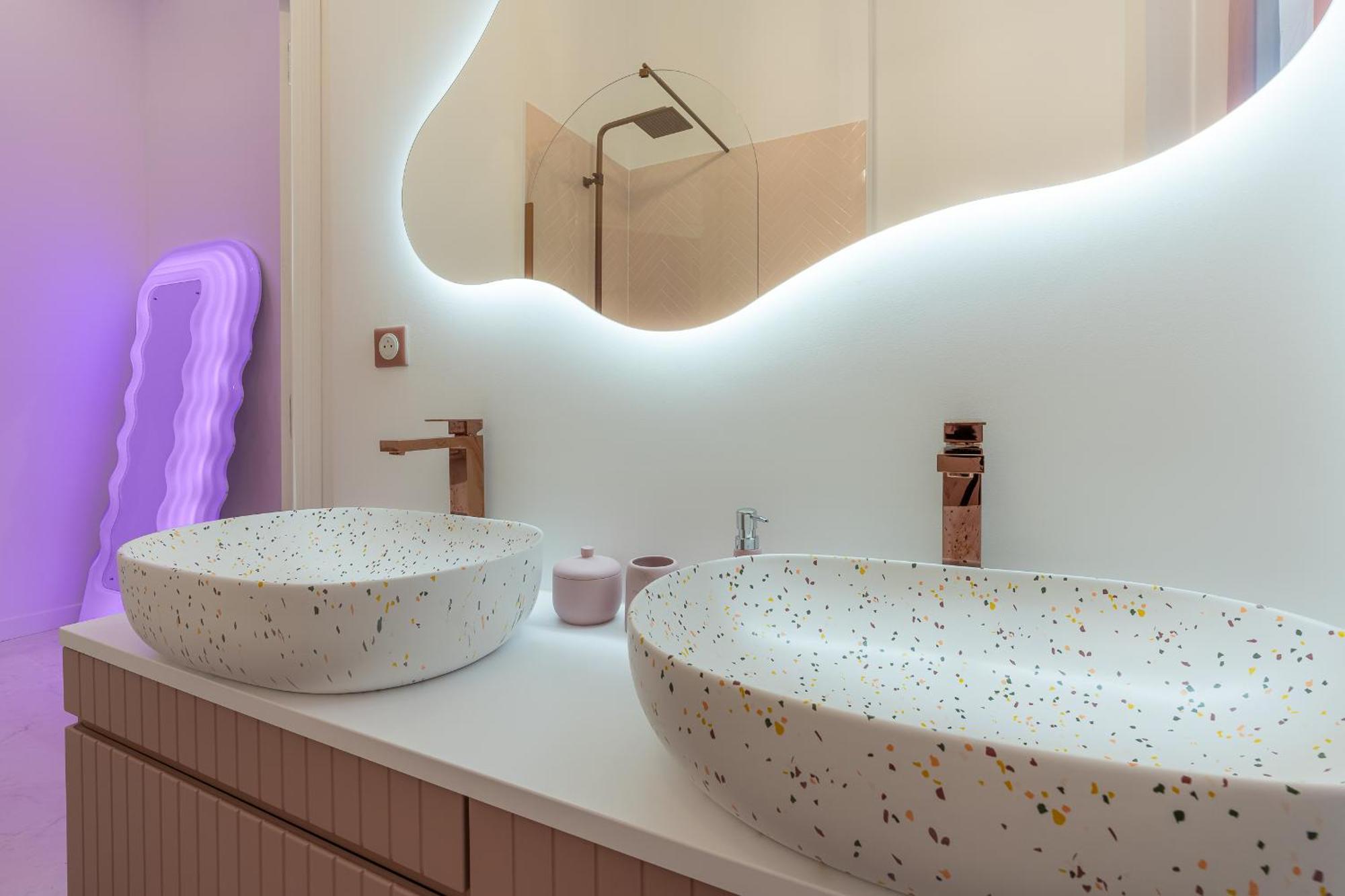 Beautiful Modern Barbie Flat In Appartamento