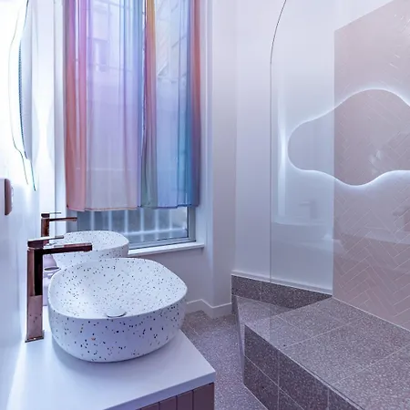 Beautiful Modern Barbie Flat In Parigi