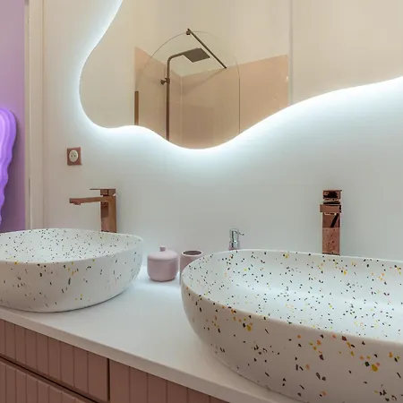 Beautiful Modern Barbie Flat In Appartamento